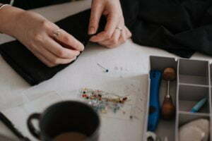 De la passion à la profession : Comment devenir couturière ou couturier et ouvrir son atelier ?